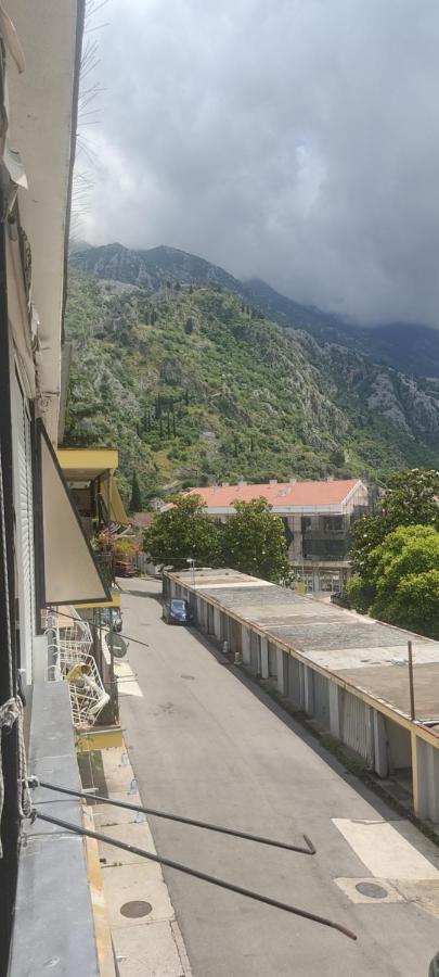 Apartment Oaza Kotor Luaran gambar