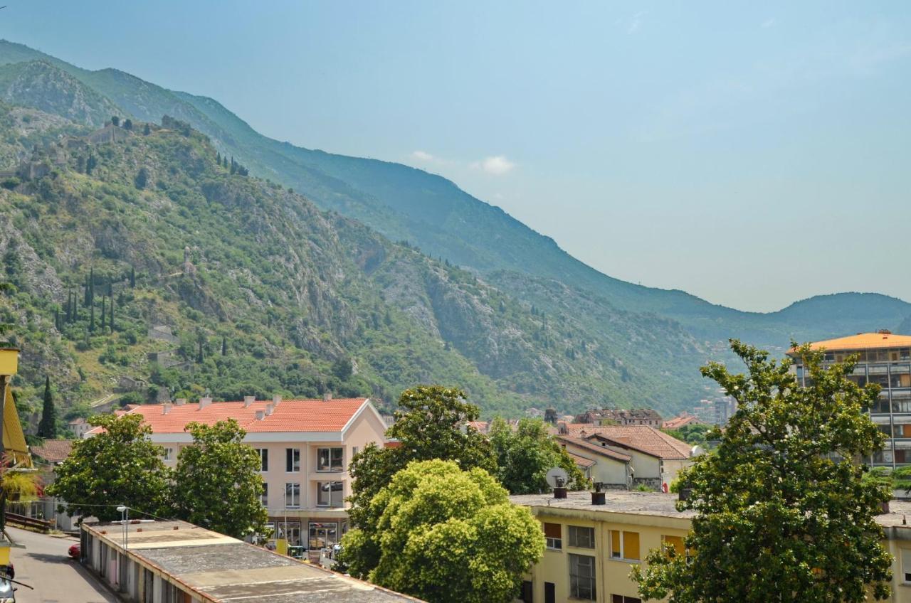 Apartment Oaza Kotor Luaran gambar