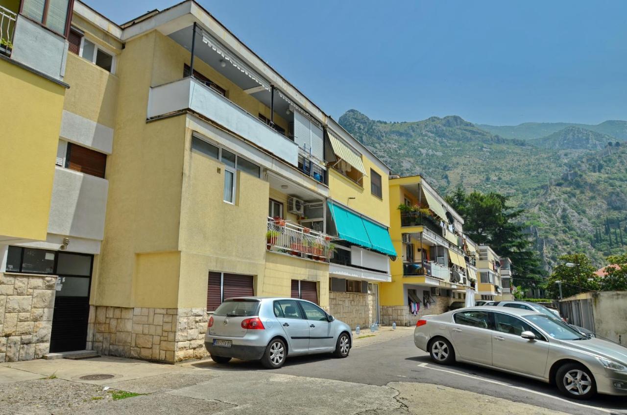 Apartment Oaza Kotor Luaran gambar